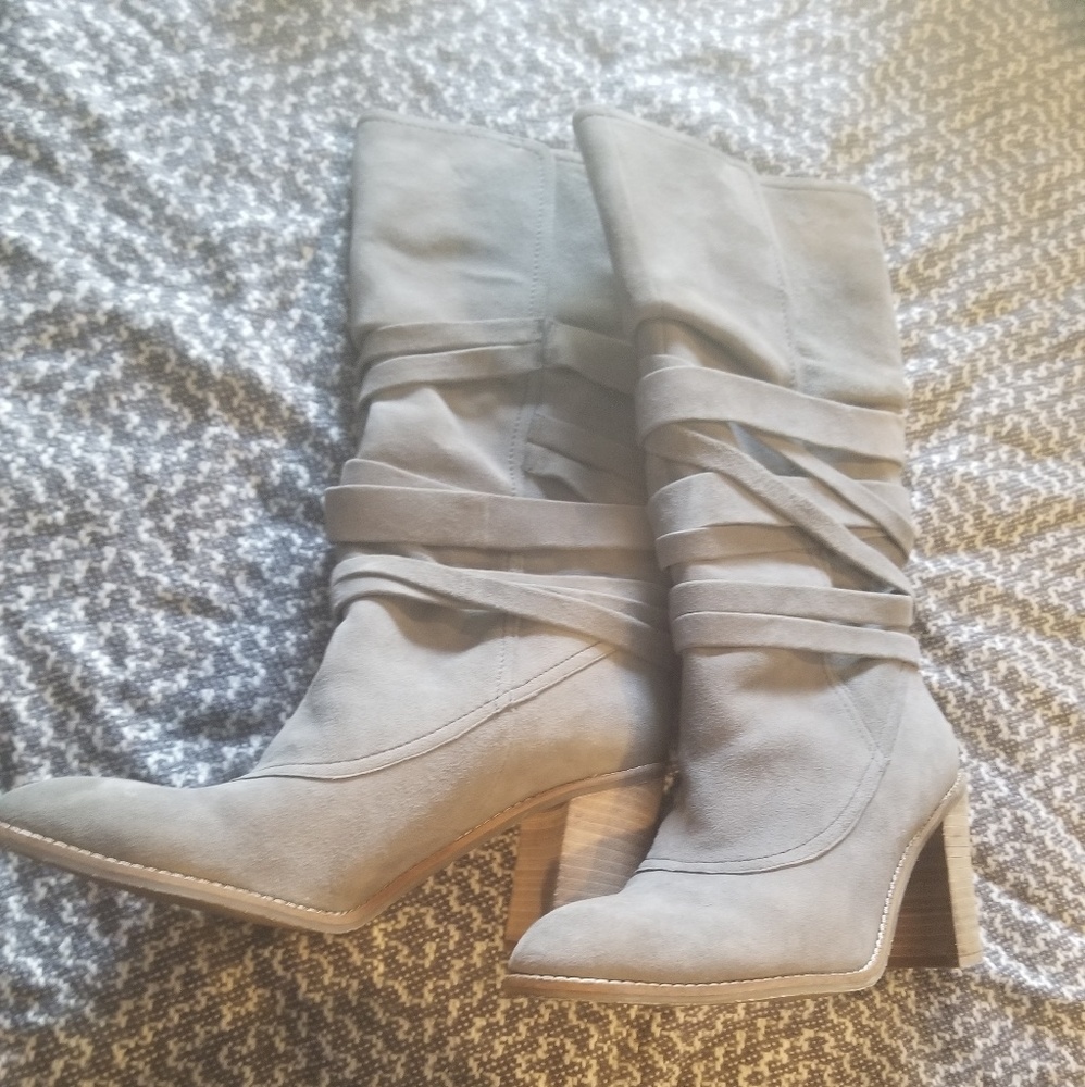 GRAY SUEDE BOOTS WITH CHUNKY HEEL